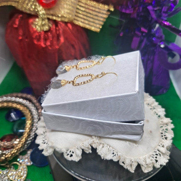 COPY - 18kt Gold Pltd Labradorite Dangle Earrings - Picture 5 of 6